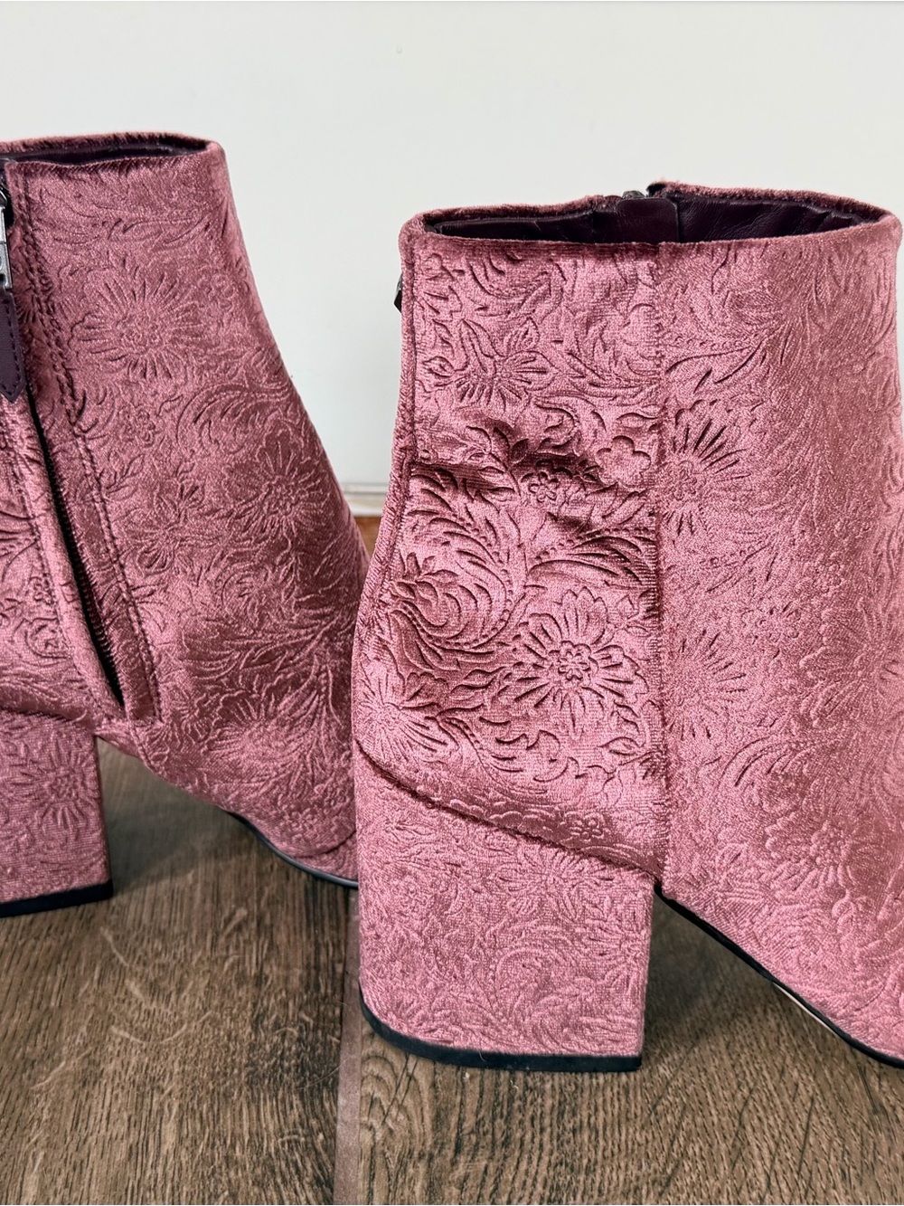 Sam Edelman Taye Velvet Embossed Ankle Boots – Size 8.5 - Picture 3 of 5